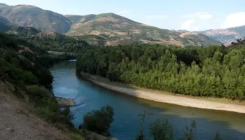 Dibër/ 31-vjeçari humb jetën, ra në kontakt me energjine elektrike teksa peshkonte