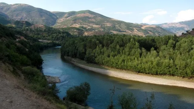 Dibër/ 31-vjeçari humb jetën, ra në kontakt me energjine elektrike teksa peshkonte