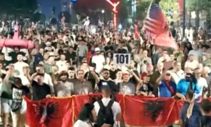 Dita e 101-të/ Pas tensioneve te Kuvendi, protestuesit marshojnë drejt Kryeministrisë