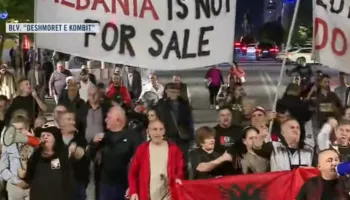 Dita e 121-të e protestës, nis marshimi i qytetarëve drejt Kryeministrisë: Rama, jepe dorëheqjen!