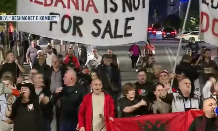 Dita e 121-të e protestës, nis marshimi i qytetarëve drejt Kryeministrisë: Rama, jepe dorëheqjen!