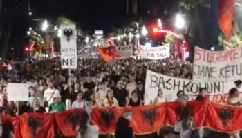 Dita e 96 e protestës, qytetarët vijojnë marshimin në rrugë