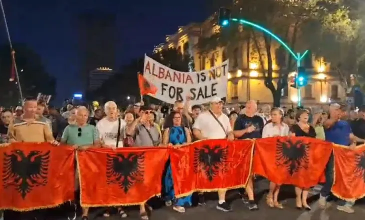 Dita e 98-të e protestës/ Qytetarët marshojnë drejt Kryeministrisë: Rama jepe dorëheqjen