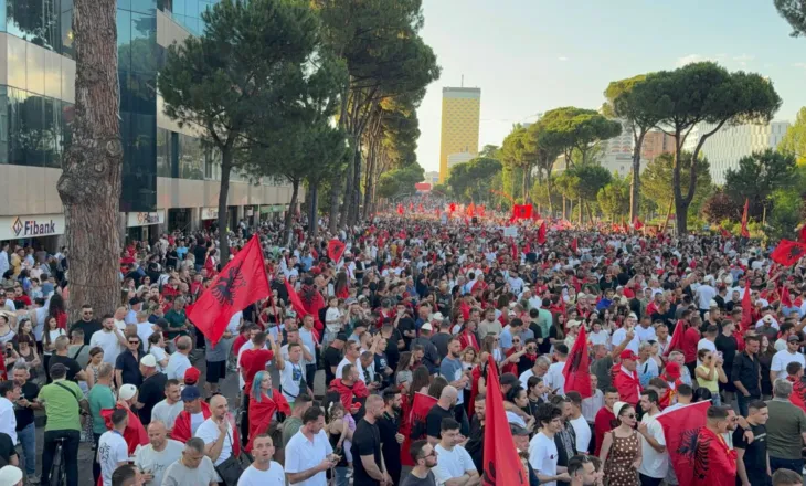 Dita e 98-të e protestës, qytetarët mbushin sheshet dhe rrugët deri në  largimin e qeverisë: Ta rrethojmë  kryeministrinë