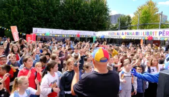 Dita e dytë e Festivalit dhe Panairit të Librit për Fëmijë sjell robotikë, lojë dhe aktivitete edukative