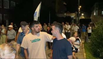 Divjaka kundër shkrirjes si bashki! Mbahet protesta e 42-të kundër bashkimit me Lushnjën