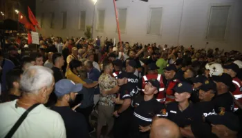 Dje rrethuan Ramën në zyrë, qytetarët rikthehen në protestën e 95-të: Asgjë nuk të shpëton, jep dorëheqjen!