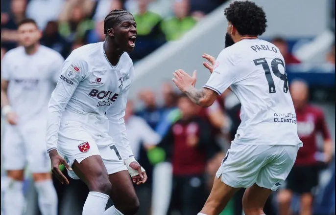 “Dockers’ Derby” rikthehet pas 14 vitesh. 4 gola të shënuar dhe spektakël në fushë e tribuna, por pa fitues (video)