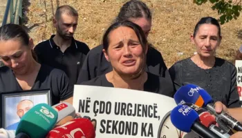 ‘“Dolën për kafe, u kthyen të vdekur”-2 persona i zuri korrenti, banorët e Vaut të Dejës në protestë: Kemi 3 muaj pa ambulancë