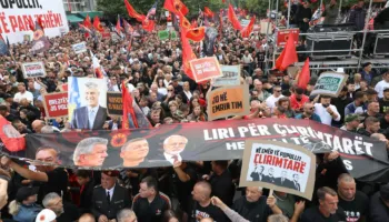 Dosjet e luftës nuk mbyllen/ Thirrje për ndjekjen e zyrtarëve serbë të dyshuar për krime lufte në Kosovë