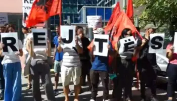 ‘Drejtësi’ – Qytetarët protestë para SPAK, kërkojnë të hetohen audiopërgjimet e Arben Ahmetajt