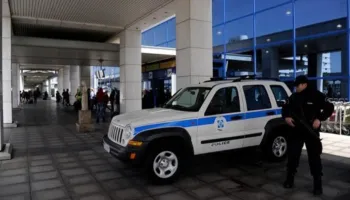 Drogë në aeroportin e Athinës/ 100 kg kokainë mes trëndafilave, 6 të arrestuar, mes tyre edhe shqiptarë