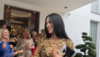 Dua Lipa rikthehet në Pejë, merr pjesë në dasmën e familjarit të saj