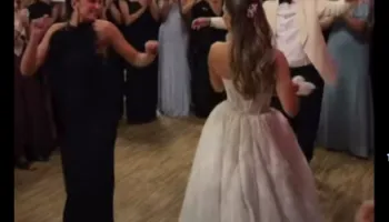 Dua Lipa “shkrin” dasmën në Pejë! Ja si vallëzon me muzikë shqiptare