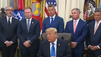 Duhet ta ndalin atë luftë idiote, Trump kërkon fundin e përplasjes Rusi-Ukrainë (VIDEO) –
