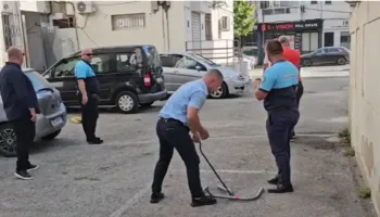 Durrës, Policia Bashkiake liron parkimet e zëna forcërisht