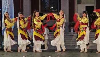Durrësi mirëpret festivalin folklorik, grupe nga disa vende interpretojnë këngët e vallet tradicionale
