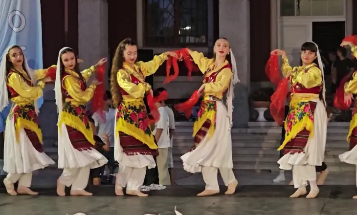 Durrësi mirëpret festivalin folklorik, grupe nga disa vende interpretojnë këngët e vallet tradicionale
