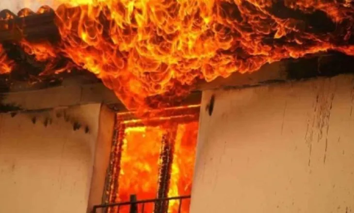 Dy banesa të djegura në Himarë, rrezikohen edhe 40 të tjera