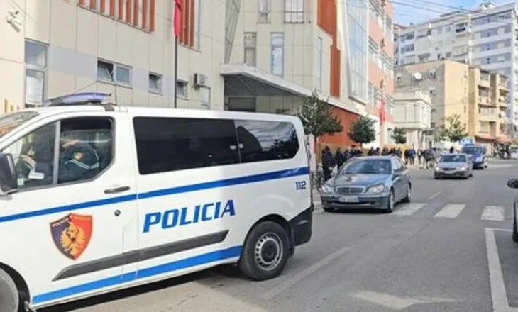 Dy persona dhunojnë drejtorin e Ujësjellësit të Elbasanit, Luan Tabaku u godit me sende të forta! Kush janë autorët dhe shkaqet e sulmit