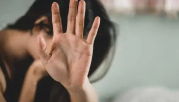 Dy turiste suedeze pretendojnë se u p*rdhunuan nga 5 të rinj, denoncimi vjen 3 ditë pas ngjarjes