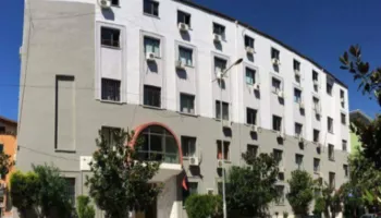 Dyshohet se përvetësoi 69 mln lekë, Gjykata zbut masën për ish-drejtoreshën e Postës