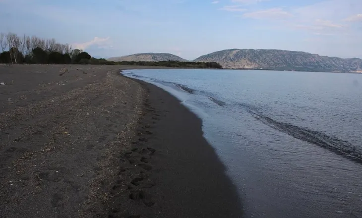 Dyshohet se pësoi infarkt në ujë, humb jetën 70-vjeçari në plazhin e Velipojës (EMRI)