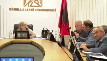 “E di që ke probleme me formimin…”/ Plas përsëri në mbledhjen e KLP, Bogdani sfidon Stojanin pas kërkesës për përjashtim: Hajde shohim diplomat…