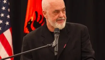 “E kthyen Shqipërinë në arenë Trumpizmi!”- Takimi me shqiptarët në Miçigan, Rama: Flamingo doli nga laguna dhe erdhi në Tiranë! Dëgjova se do bënin protestë dhe…