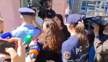 E pyetën për Agasin/ Vlora Hyseni shantazhon gazetarët: Siç ti në dhomat e hotelit me agjentët serb…