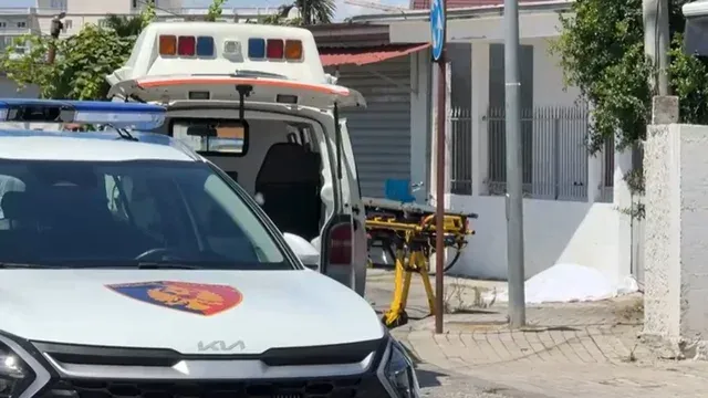 E rëndë/ 59-vjeçari plagos me drapër ish-vjehrrin