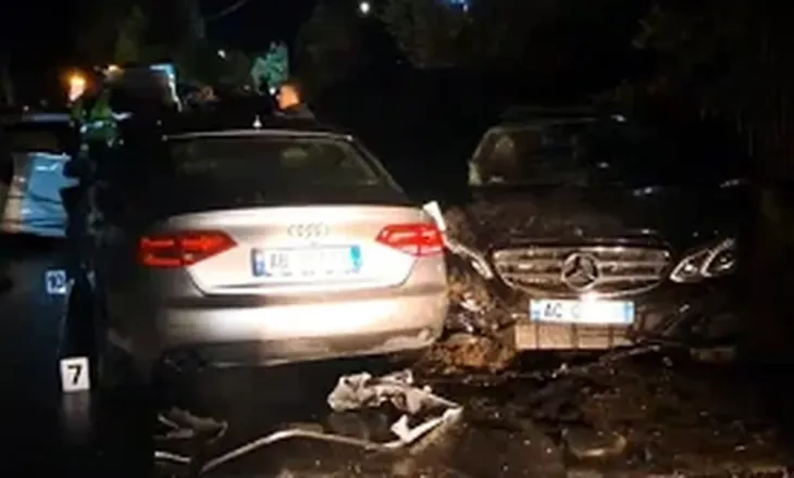 E rëndë në Fushë-Krujë! Përplasen 3 automjete, humb jetën 19-vjeçari, 2 në gjendje të rëndë te Trauma