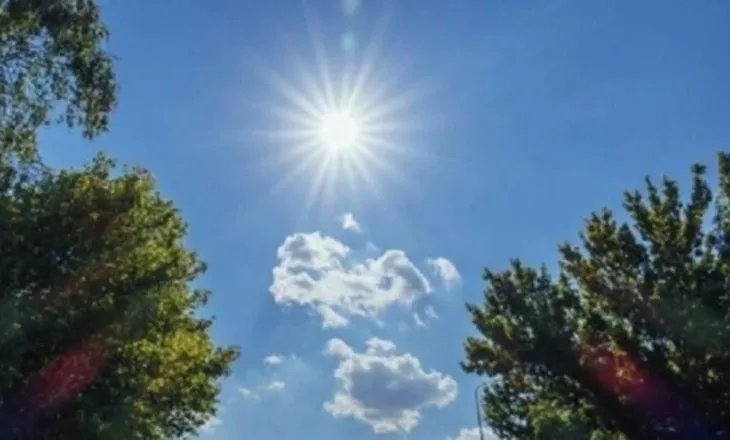 E shtunë/ Kthjellime dhe vranësira, reshje shiu në zonat malore