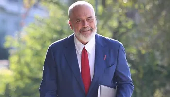 EDI RAMA SFIDON REVOLUCIONIN E FLAMINGOVE: NUK NDIHEM I KËRCËNUAR