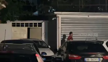 Eksplozivi tek banesa e mësuesit në Shkodër, mister motivi! Hetimet fokusohen te vëllai në Gjermani