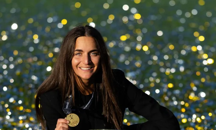 Elena Sadiku shkruan historinë, shqiptarja e pare finaliste për Topin e Artë