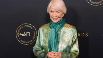 Ellen Burstyn nderohet me Luanin e Artë për karrierën në Festivalin e Venecias