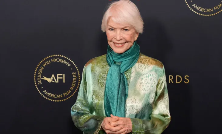 Ellen Burstyn nderohet me Luanin e Artë për karrierën në Festivalin e Venecias