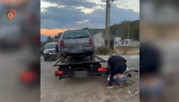 EMRAT/ Operacioni antidrogë në Korçë, kush janë 3 të rinjtë e arrestuar! Momenti kur Policia i shtrin në tokë në Qafë Thanë, ‘ngarkesa’ e fshehur në bagazh