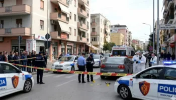 EMRAT/ Zbardhet plagosja në Tiranë, në kërkim autori! Policia: Në pranga ndihmësi, 2 të tjerë nën akuzë! Arrestohet dhe i dëmtuari, e kërkonte Kosova
