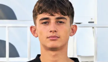 EMRI –  Humb jetën 16-vjeçari shqiptar, u dëmtua rëndë në kokë gjatë një ndeshjeje futbolli në Greqi