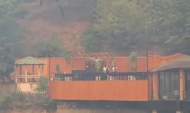 Era nxjerr jashtë kontrollit zjarrin në Koshovicë, kërkohet ndërhyrje nga ajri! Pronarja e lokalit: Po na digjet mundi i një jete! (VIDEO)