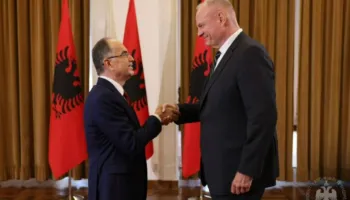 Eric Wendt merr zyrtarisht detyrën si ambasador i SHBA-së në Shqipëri, zbardhet takimi me presidentin Begaj