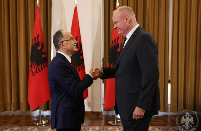 Eric Wendt merr zyrtarisht detyrën si ambasador i SHBA-së në Shqipëri, zbardhet takimi me presidentin Begaj