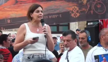 Eurodeputetja Salis, nga protesta në Tiranë te sekuestroja e llogarisë: 300 mijë euro dëmshpërblim dhe 7 mijë euro borxh