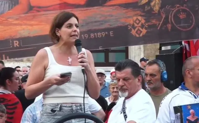 Eurodeputetja Salis, nga protesta në Tiranë te sekuestroja e llogarisë: 300 mijë euro dëmshpërblim dhe 7 mijë euro borxh