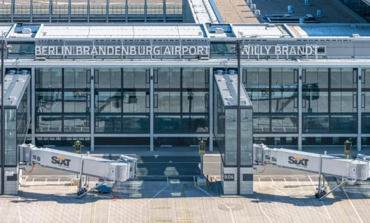 Evakuohet Terminali 1 në aeroportin e Berlinit, alarm për substancë toksike në valixhe