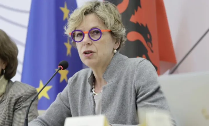 Evis Sala zbulon arsyen përse dha dorëheqjen si ministre e Shëndetësisë