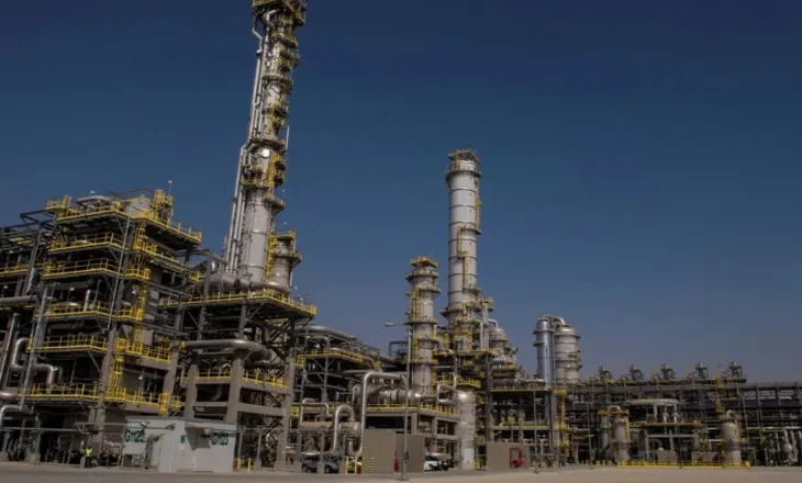Evropa në prag të një makthi energjetik: “Saudi Aramco” anulon dhe shtyn furnizimet me naftë bruto në rafineritë evropiane!