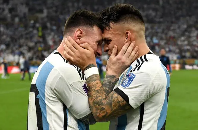“Faleminderit që na bëre pjesë të historisë tënde”, Lautaro Martinez i jep lamtumirën Leo Messit me fjalë emocionuese